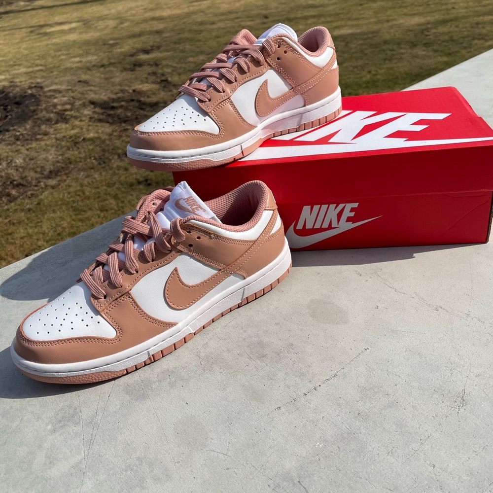 Women’s Nike Dunk Low size 7